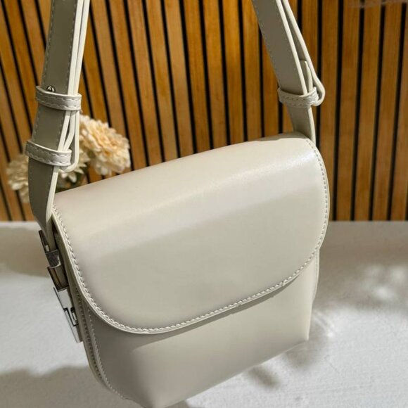 NeoLuxe™ – Modern Elegance Crossbody Bag | Vegan Leather | Adjustable Strap | 7. - Picture 4 of 14